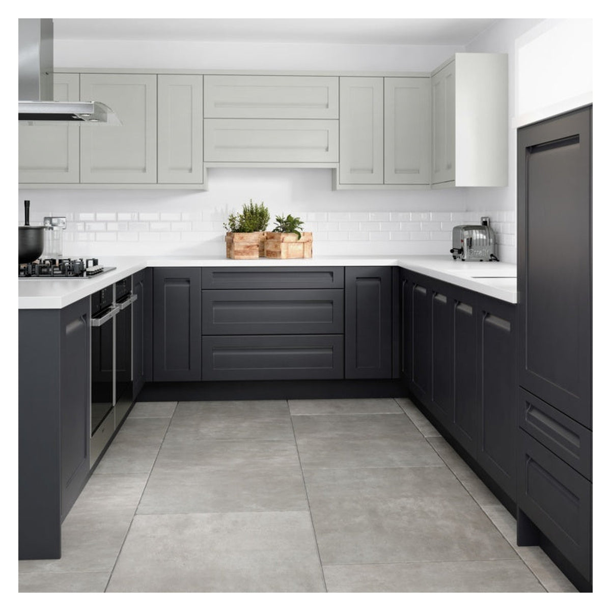 Chippendale Savoy painted kitchen, 11 piece layout example