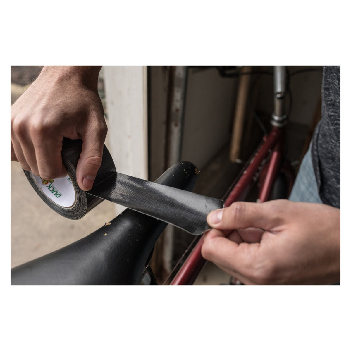 Roll of Duck Tape Original black cloth tape 50mm x 50m, view 4