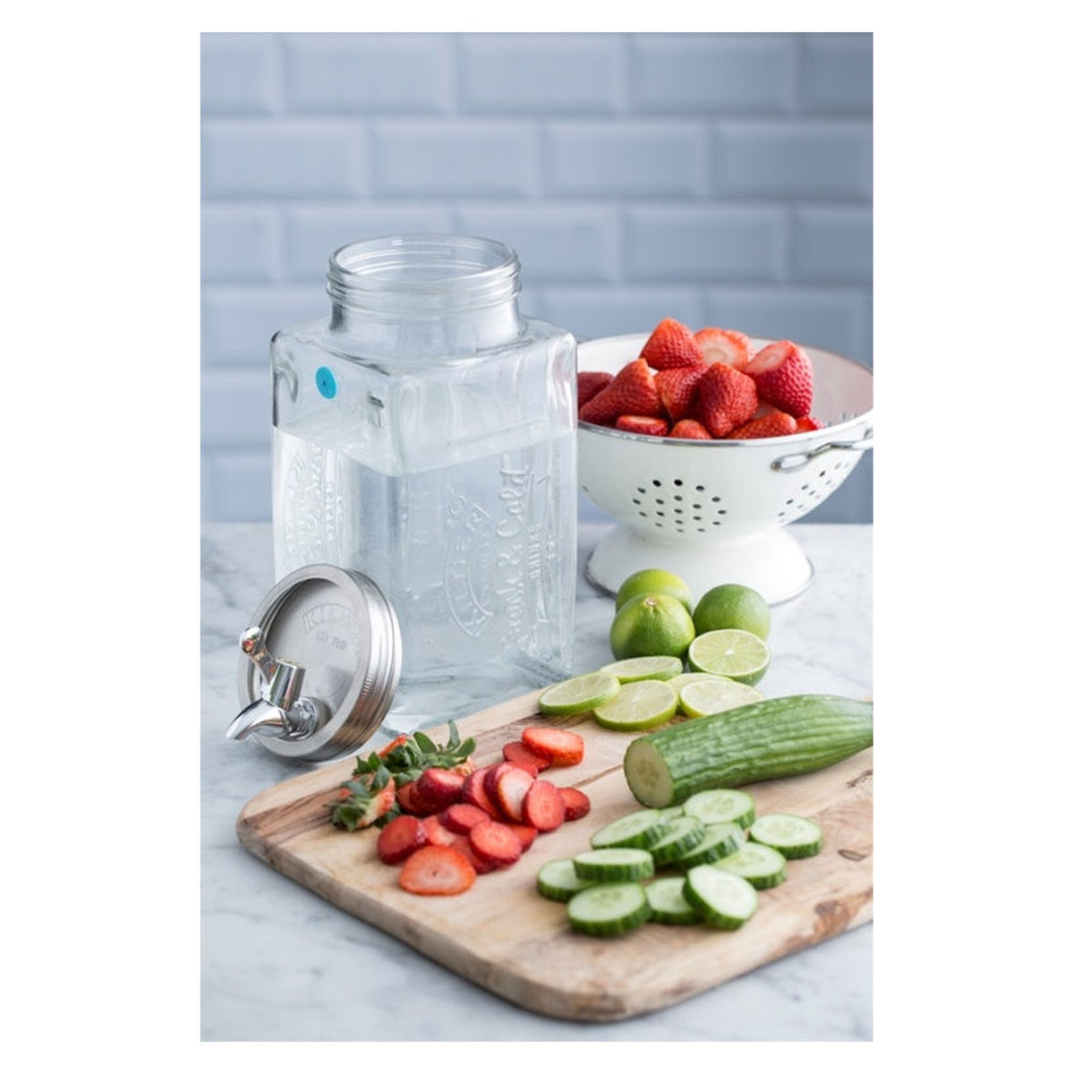 Kilner 3L fridge drinks dispenser with tap, view 3
