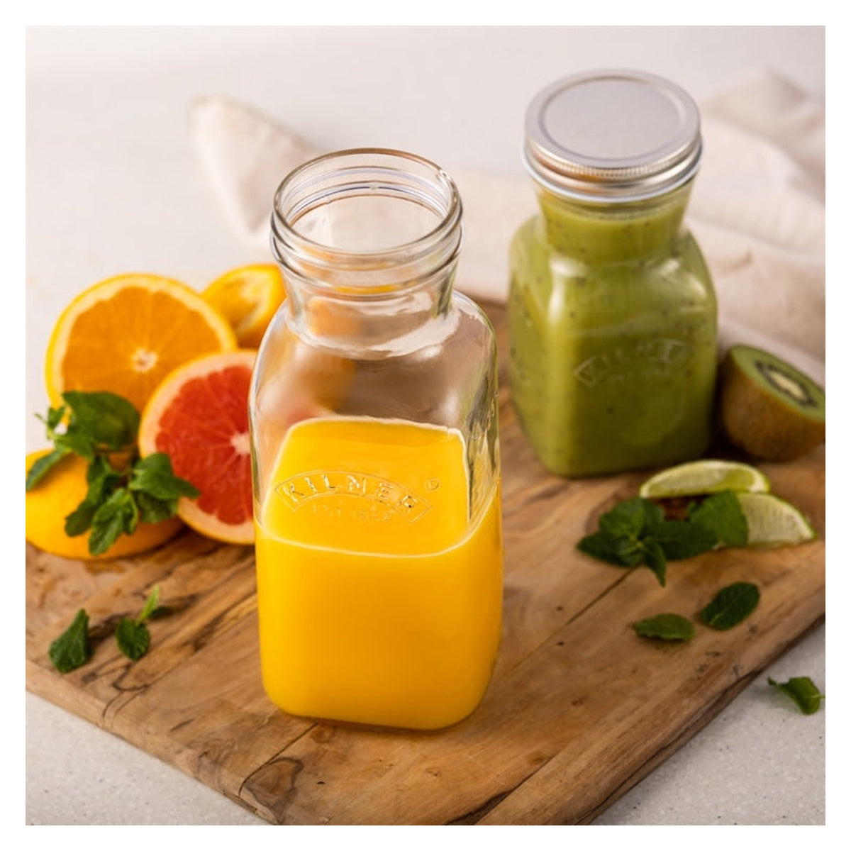 Kilner 0.5L juice and sauce bottle, view 2