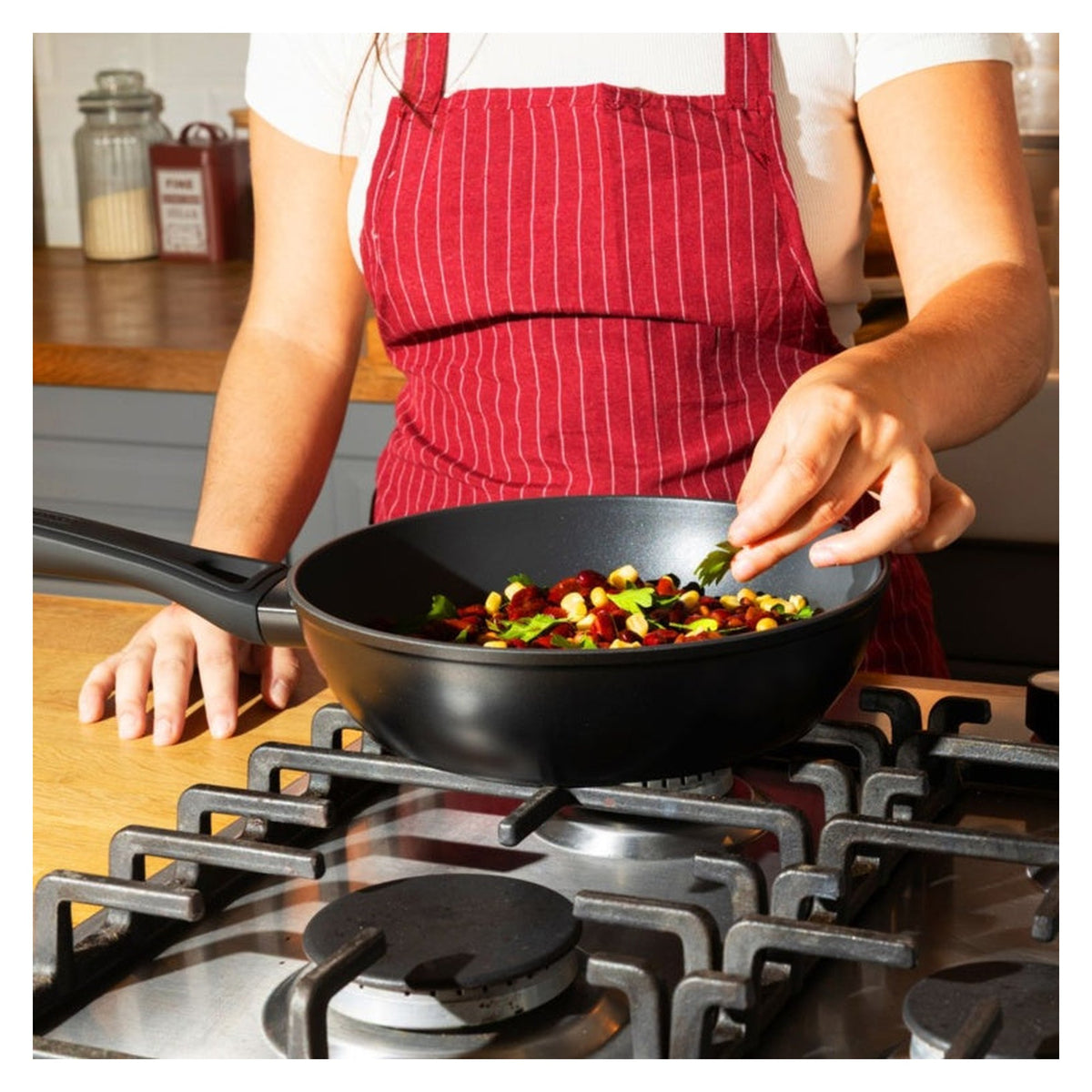 Pyrex Optima 26cm deep non-stick frying pan, view 2