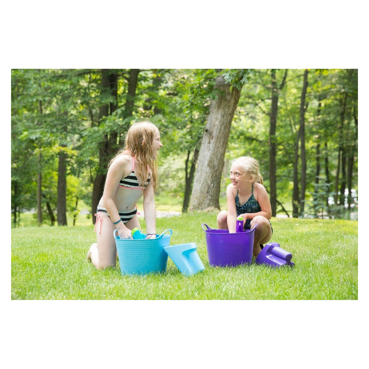 Red Gorilla 14L flexible tub in purple, view 3