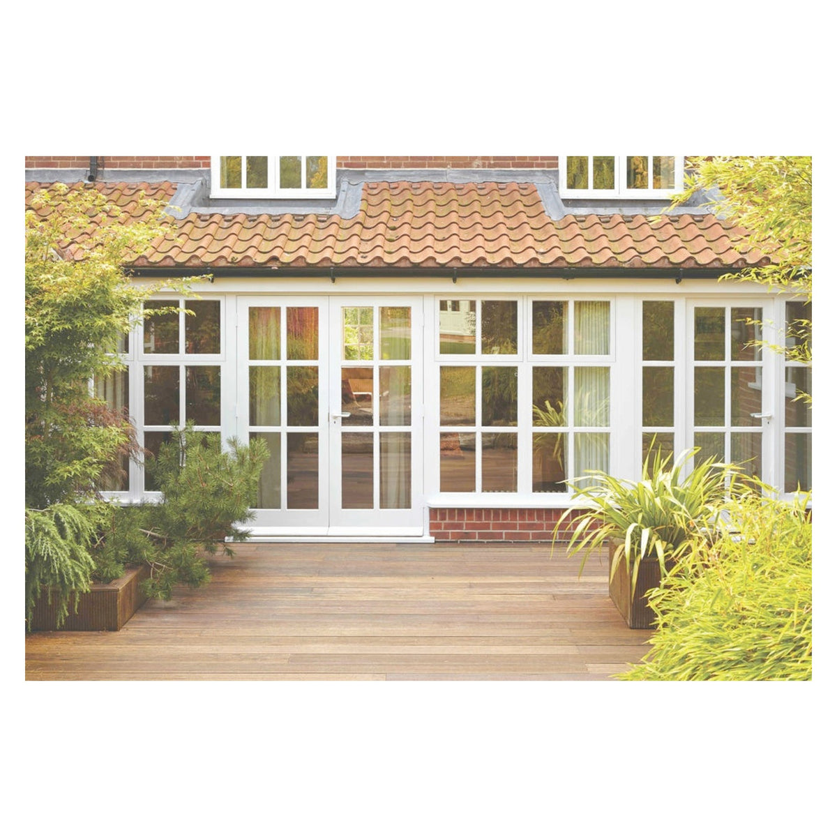 Ronseal 10 Year Weatherproof Gloss Wood Paint 2.5L in White, view 2