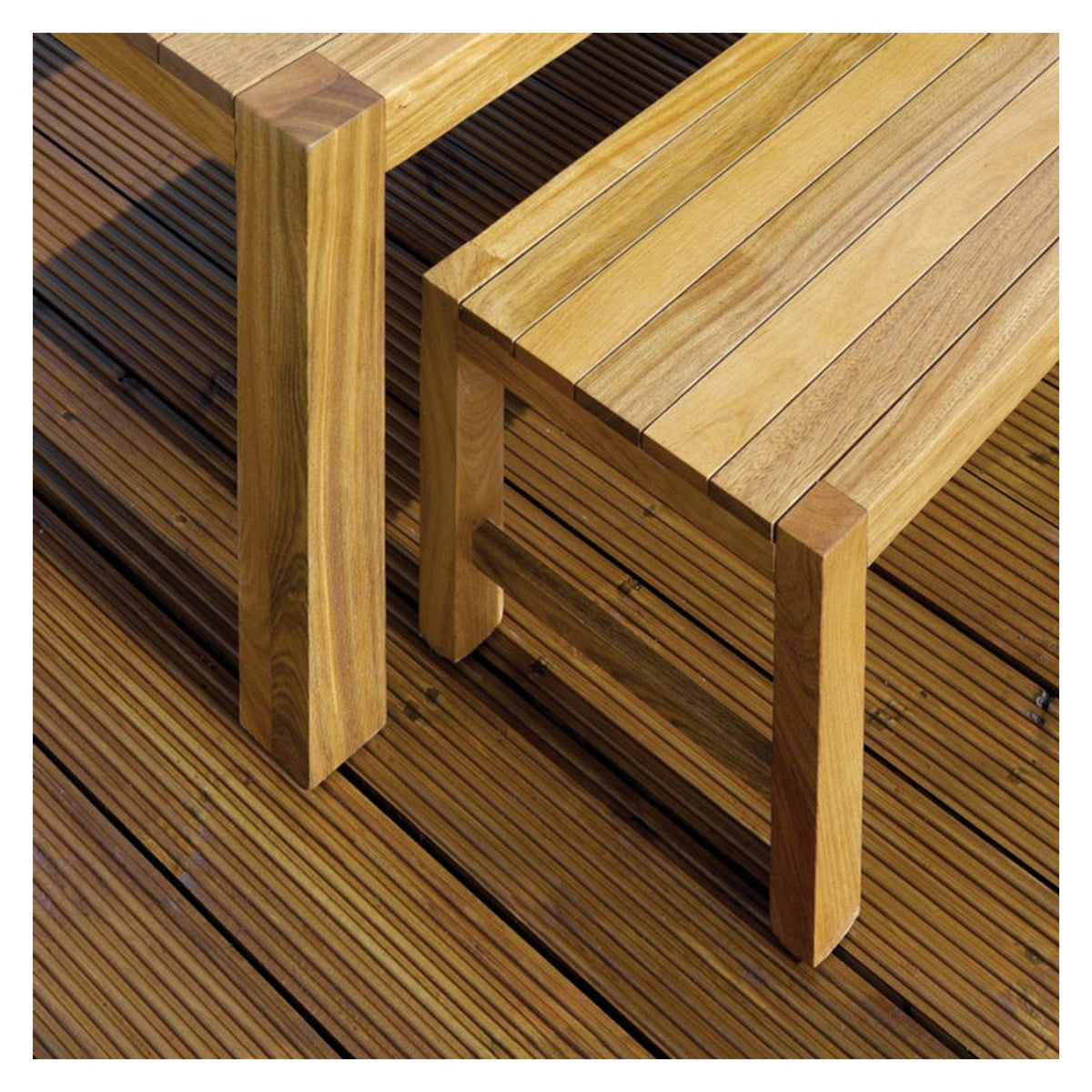 Ronseal Ultimate Protection Decking Oil 2.5L in Natural Oak, view 3