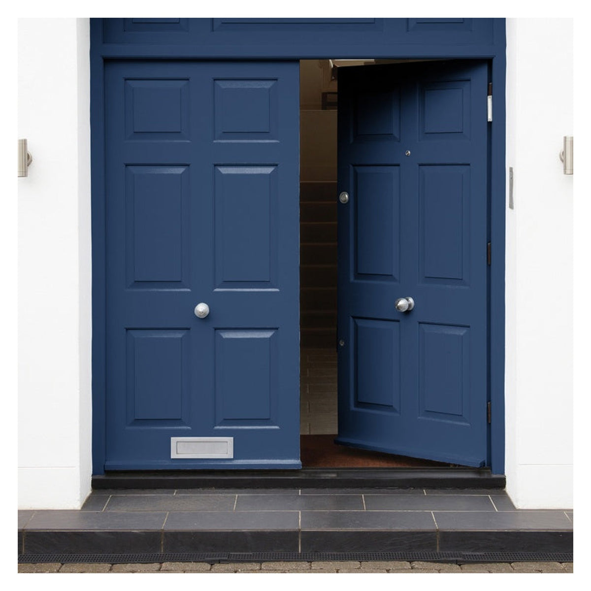 Sandtex 10 Year Exterior Multi Surface Gloss 750ml in Oxford Blue, view 3