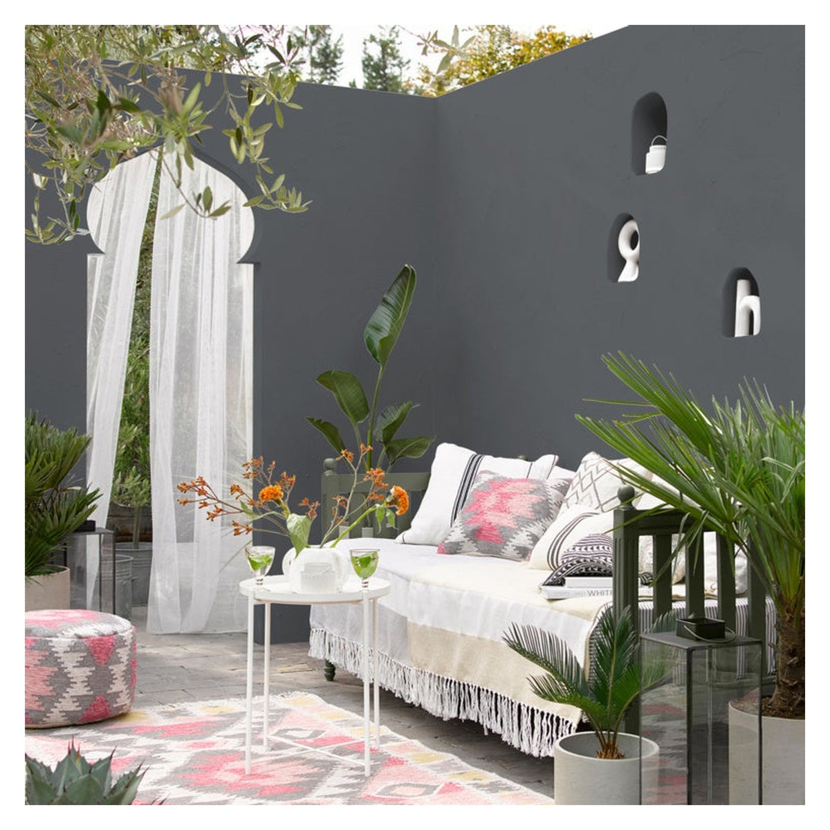Sandtex Smooth Masonry Paint 10L in Anthracite, view 2