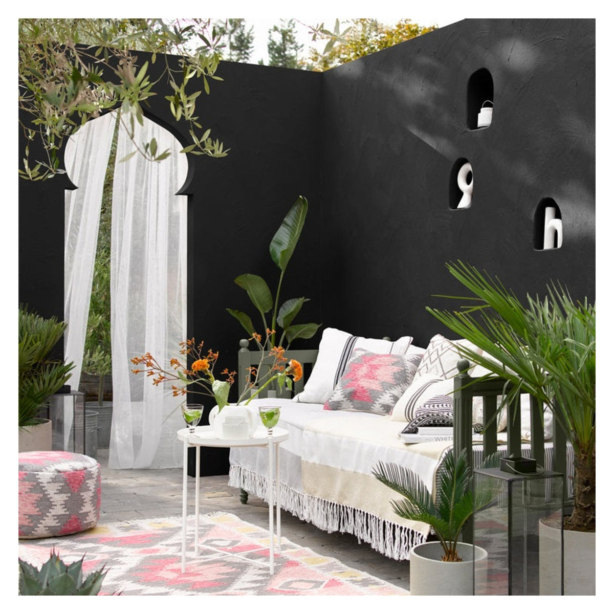Sandtex smooth masonry paint 1L in black, view 2