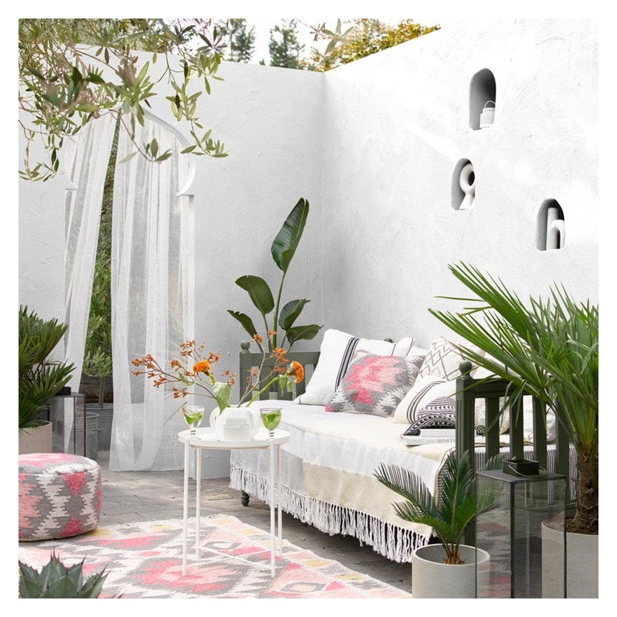 Sandtex Smooth Masonry Paint 1L Pure Brilliant White, view 3