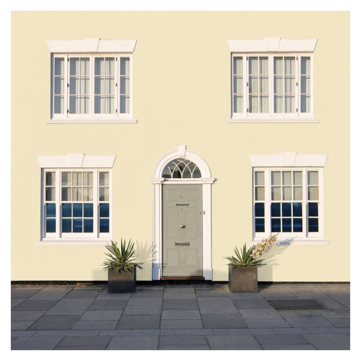 Sandtex Smooth Masonry Paint 10L tin in Cornish Cream, view 2