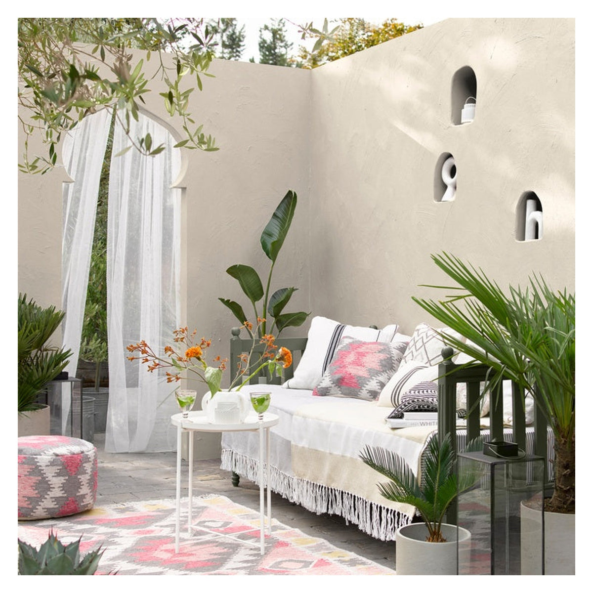 Sandtex Smooth Masonry Paint 5L tin in Sandstone, view 2