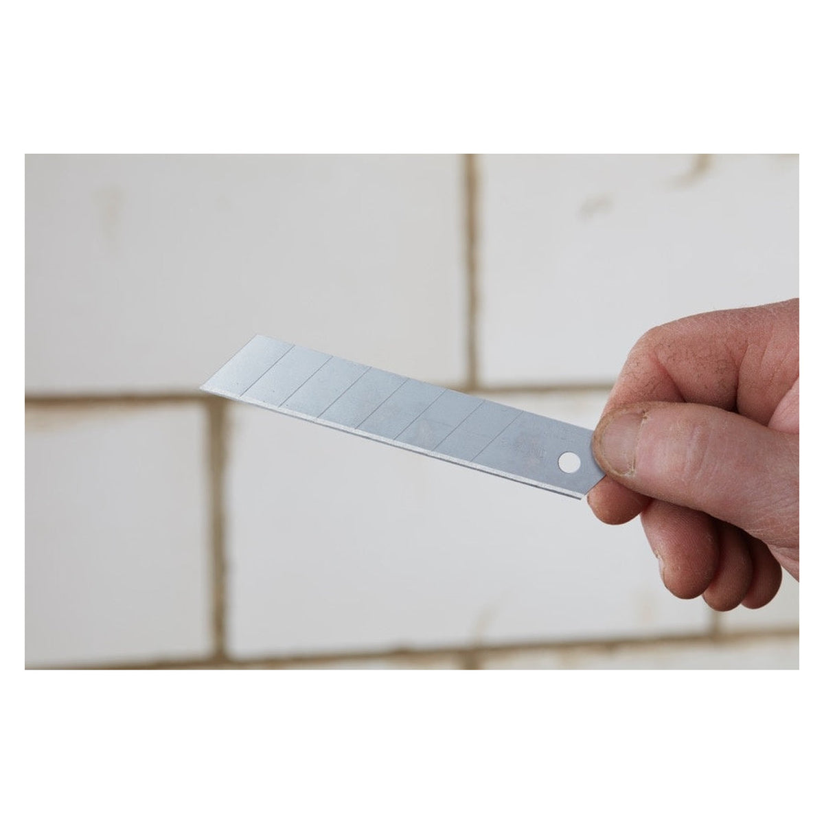 Pack of 10 Stanley 18mm snap-off blades with dispenser, view 3