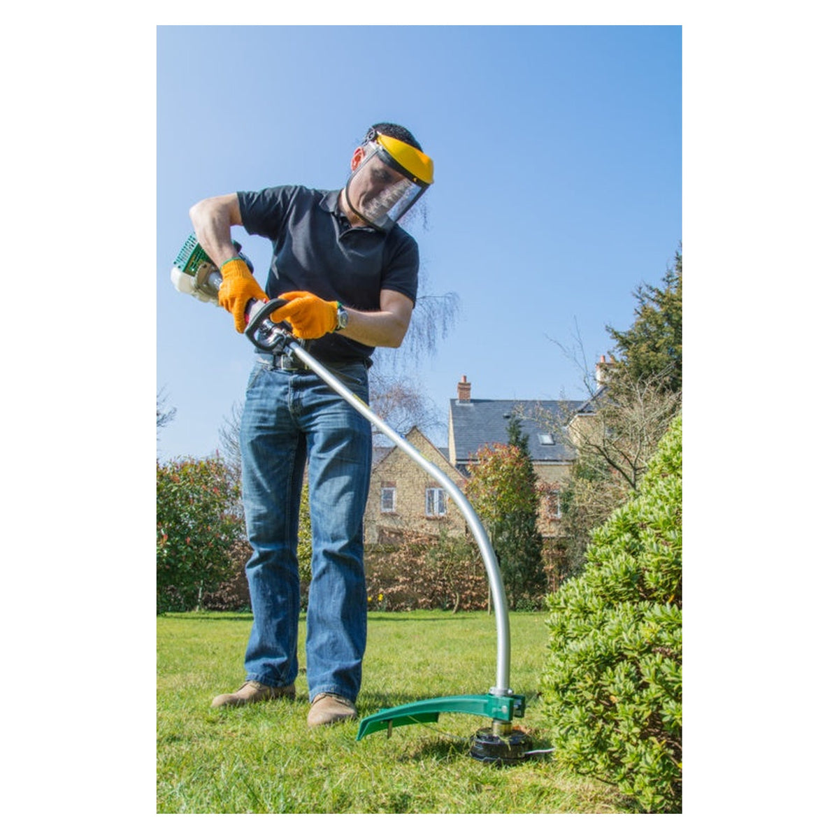 Webb 26cc petrol line trimmer with curved shaft, view 9