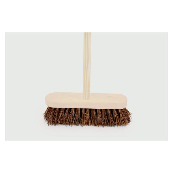 Bentley bassine broom with 9.5 inch head and wood handle
