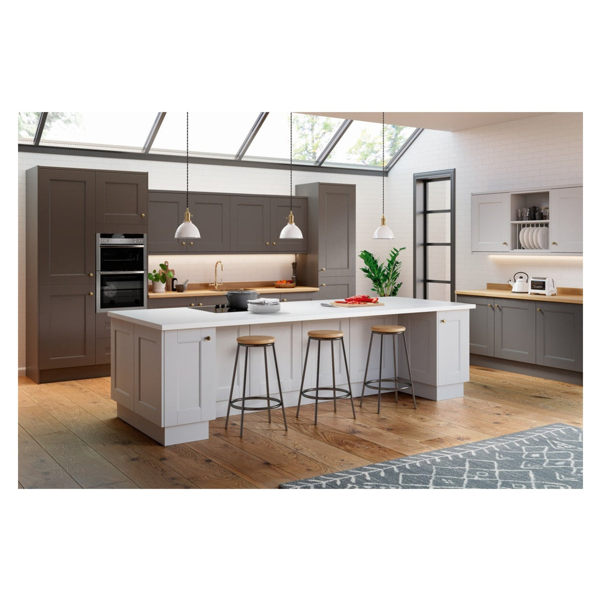 Chippendale Minster painted Shaker kitchen layout