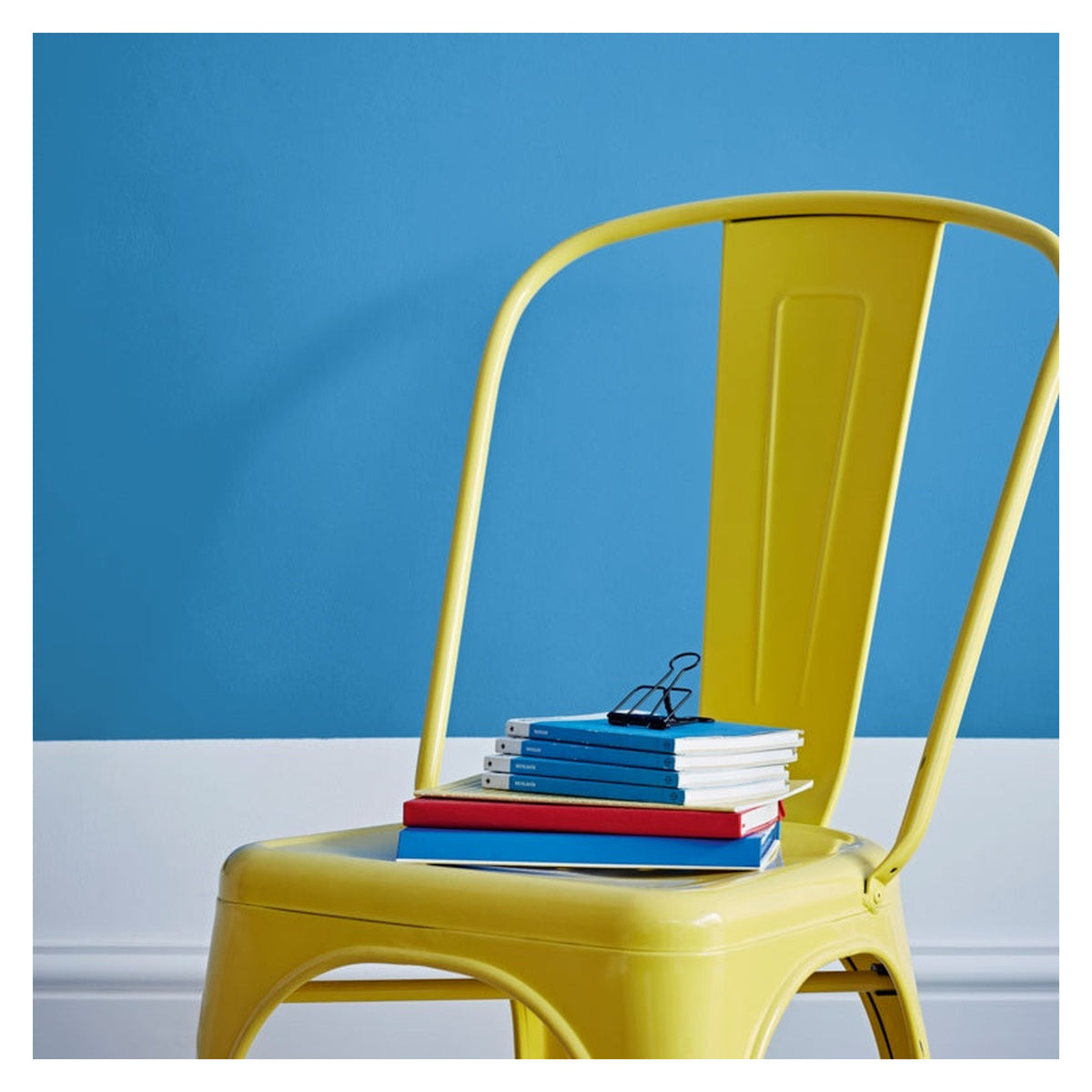 Crown Easyclean Matt Emulsion 2.5L tin in Peekaboo Blue, view 4