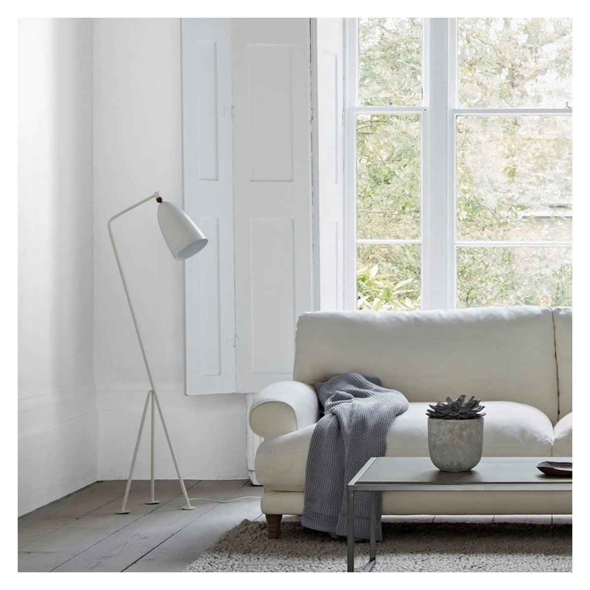 Crown Matt Emulsion 10L tin in Pure Brilliant White, view 2