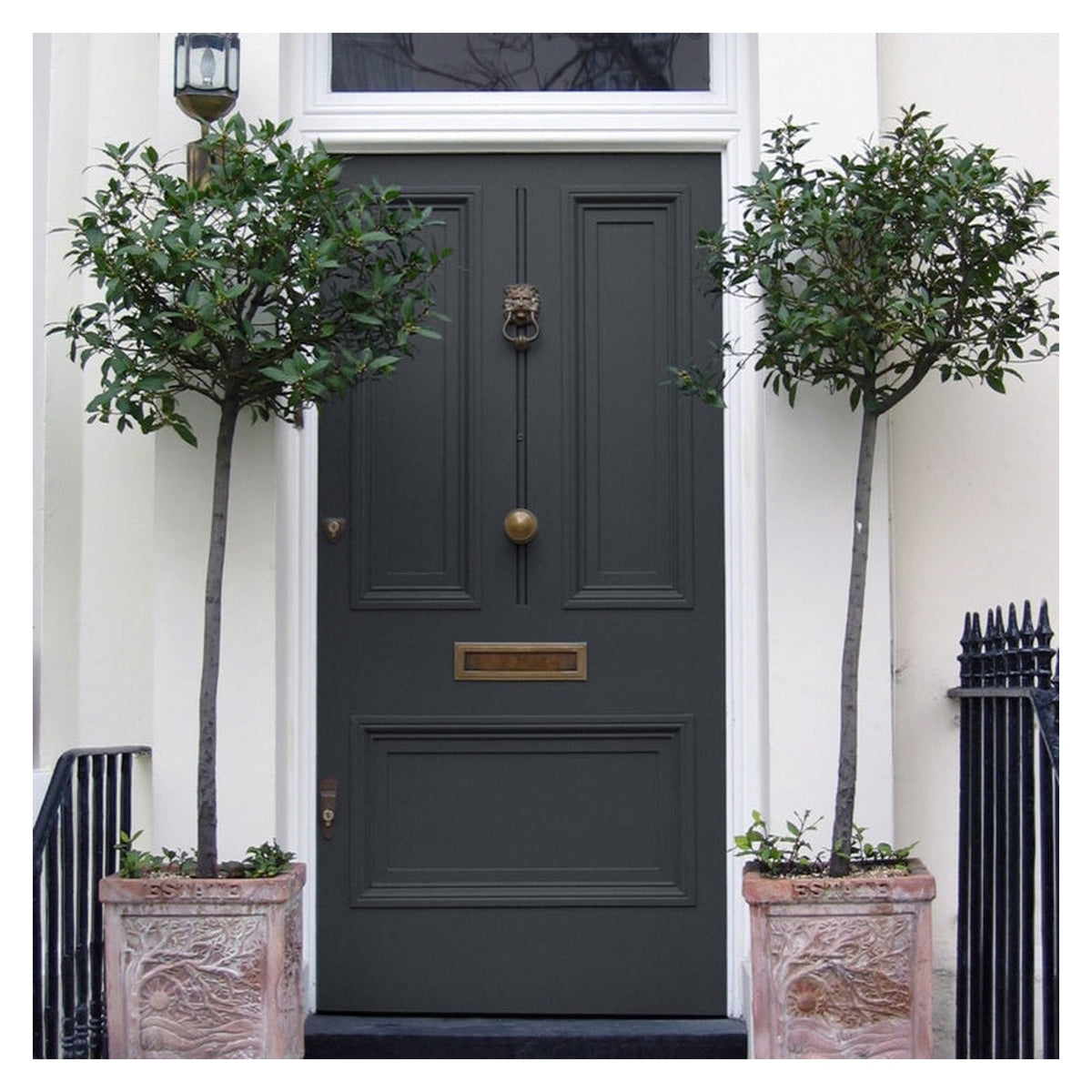 Crown Wood and Metal Quick Dry Satin 750ml tin in Anthracite, view 2
