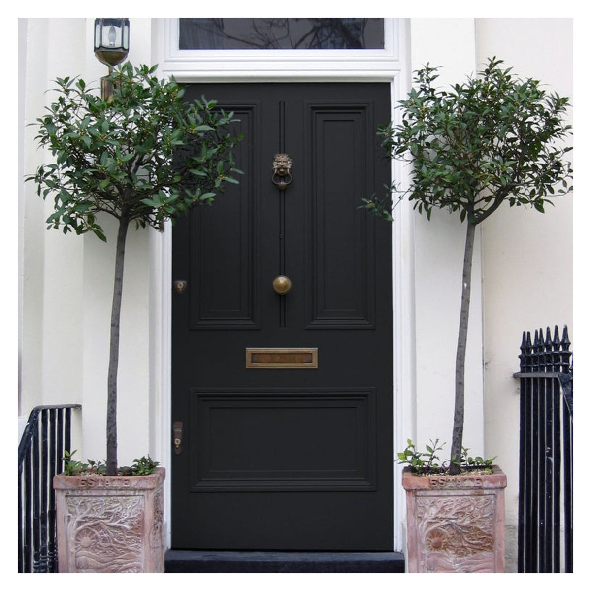 Crown Wood and Metal Quick Dry Satin 750ml tin in Jet Black, view 2
