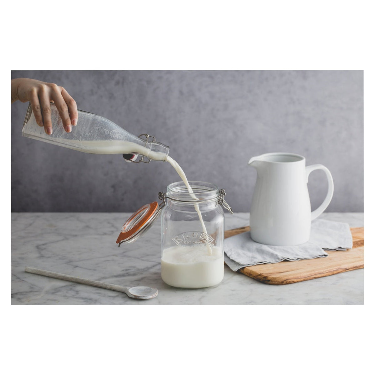 Kilner square clip top glass jar 1.5L, view 2