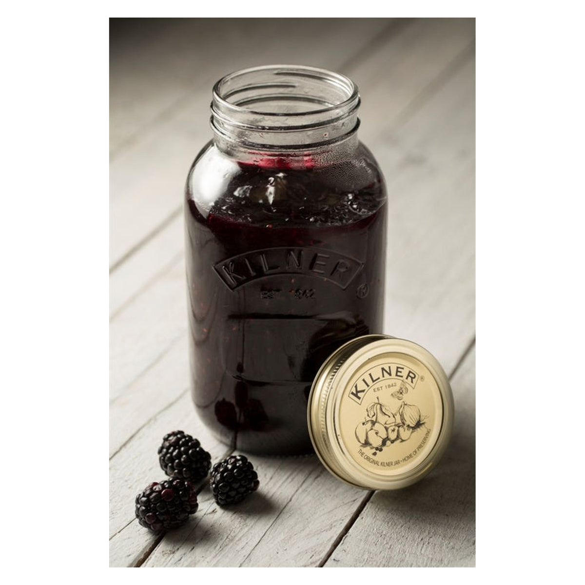 Kilner 1L glass preserve jar with screw top lid, view 2