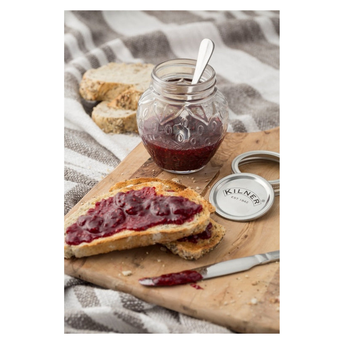 Kilner 0.4L strawberry shaped fruit preserve jar, view 2