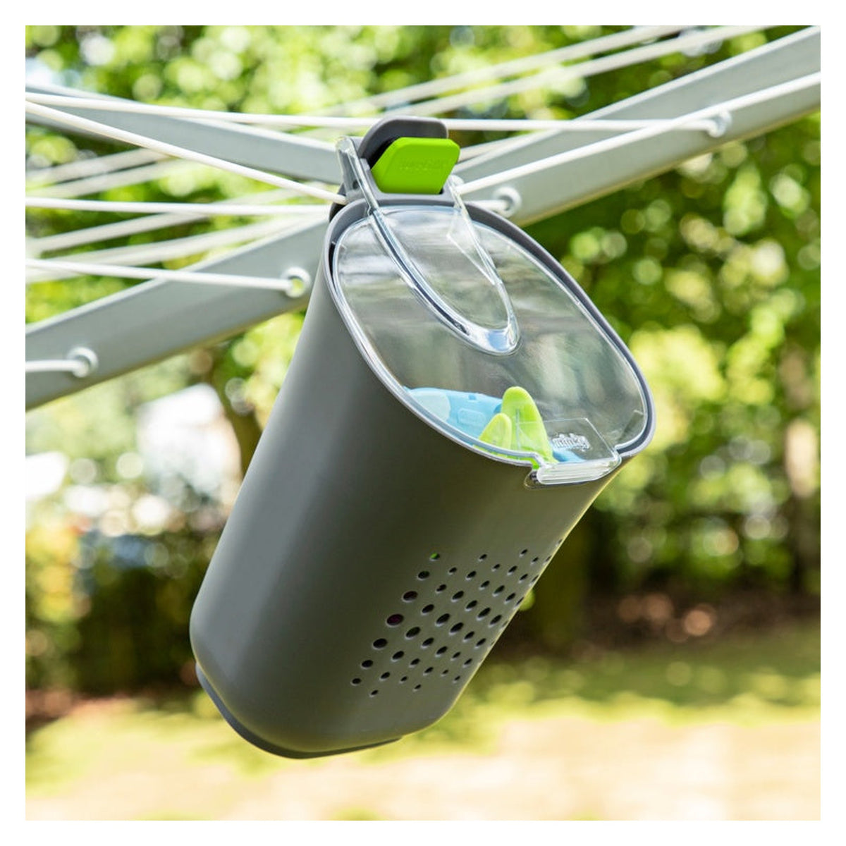 Minky Brite peg basket with 24 soft grip pegs
