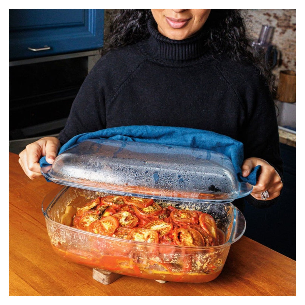Pyrex Slow Cook rectangular 6.7L casserole dish with lid, view 4
