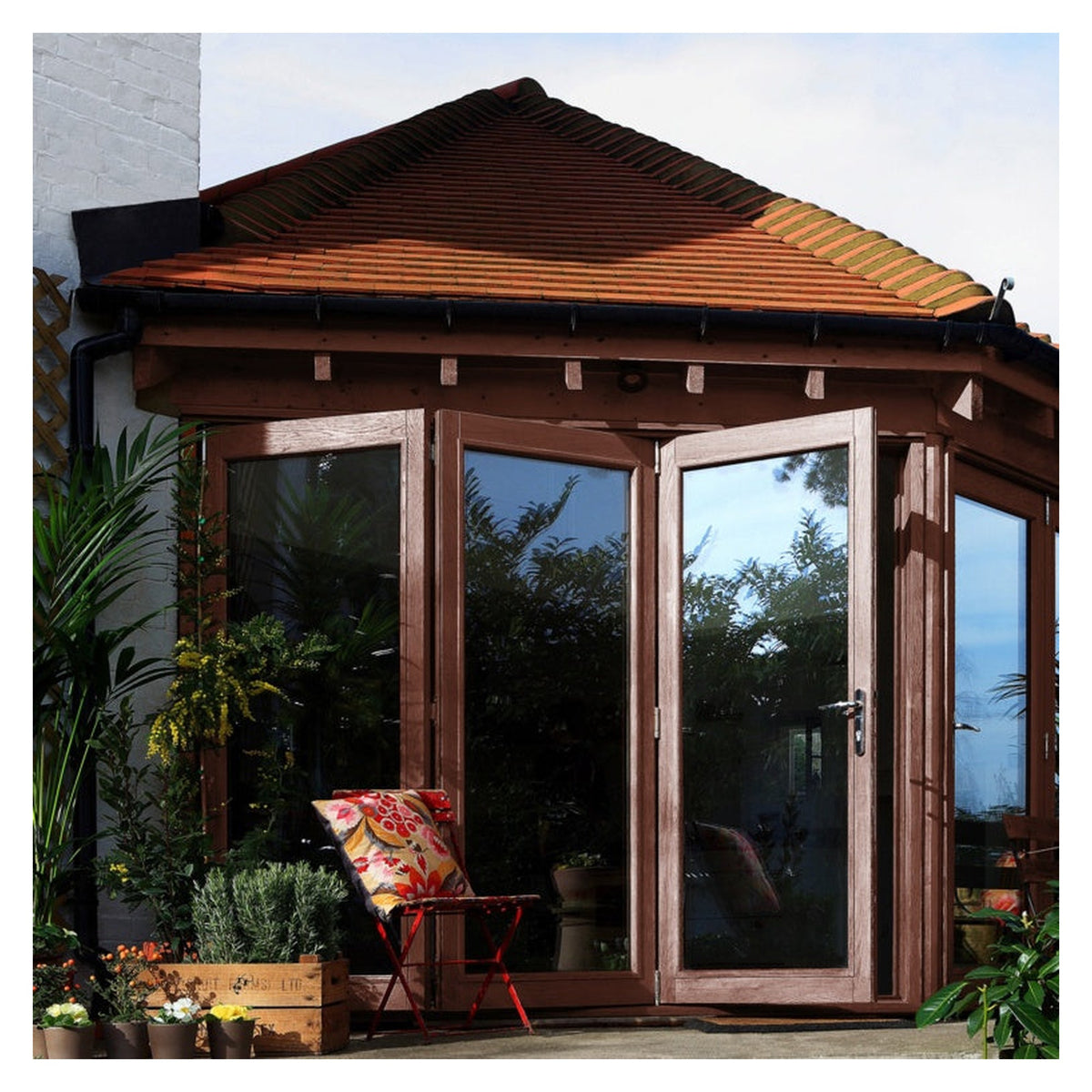 Sadolin Extra Durable Woodstain 1L in Teak, view 3