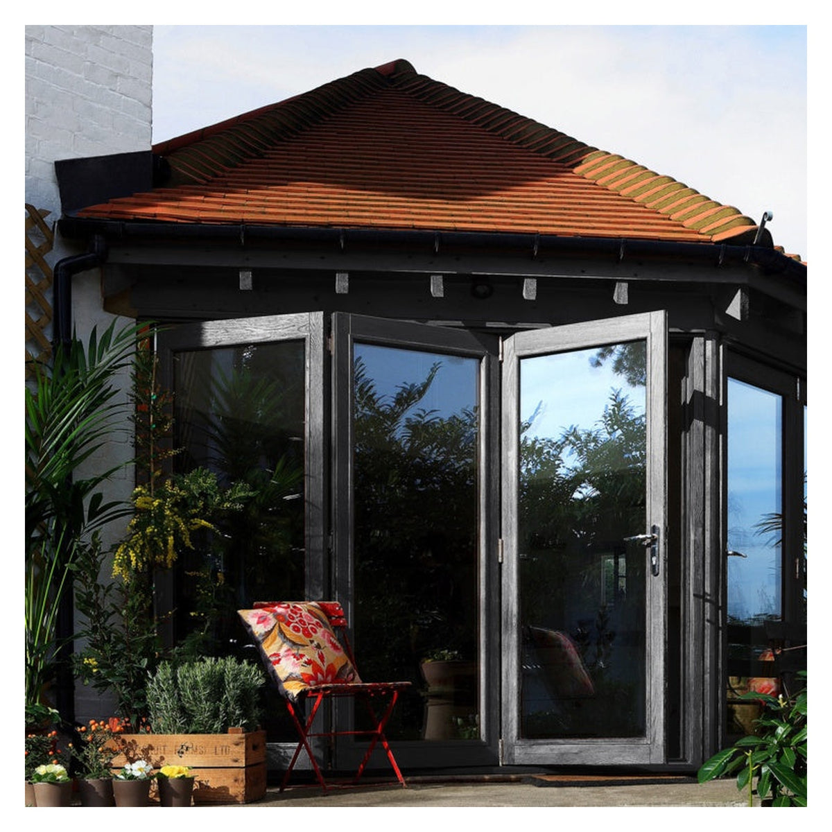 Sadolin Extra Durable Woodstain Ebony 500ml tin, view 3