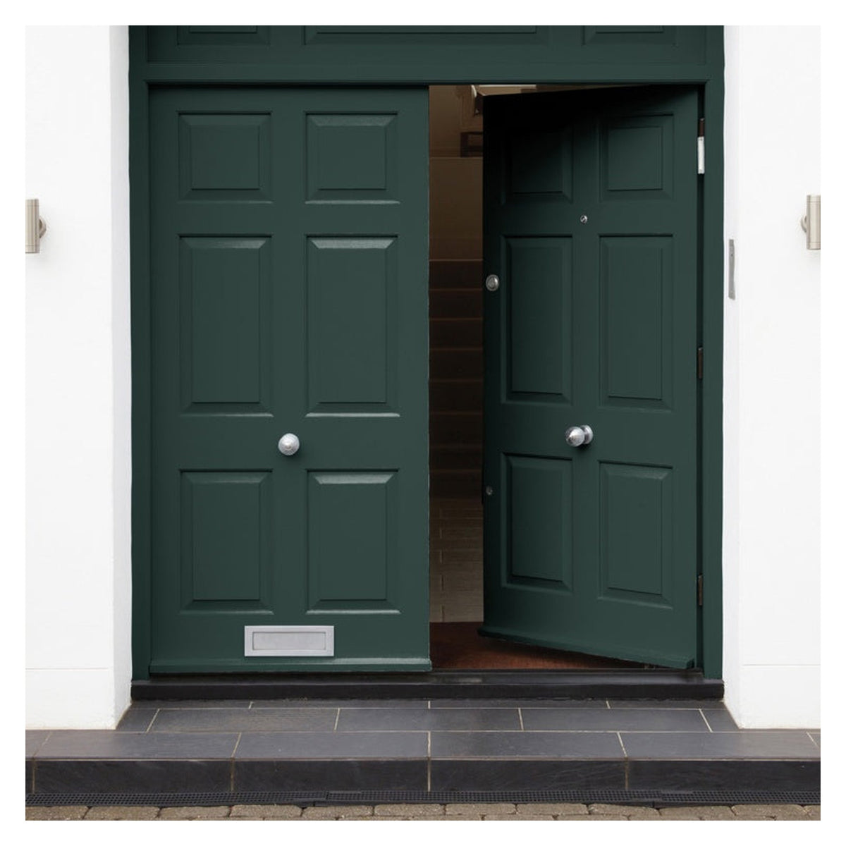 Sandtex 10 Year Exterior Multi Surface Gloss 750ml in Racing Green, view 2