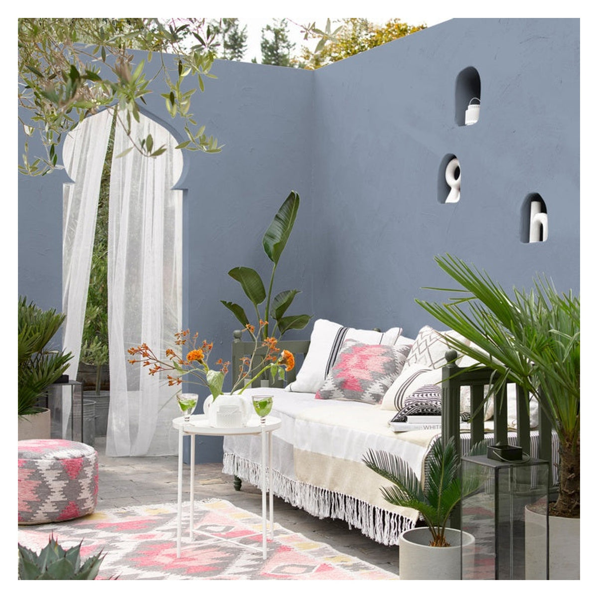 Sandtex Smooth Masonry Paint 5L tin in Silver Blue, view 2