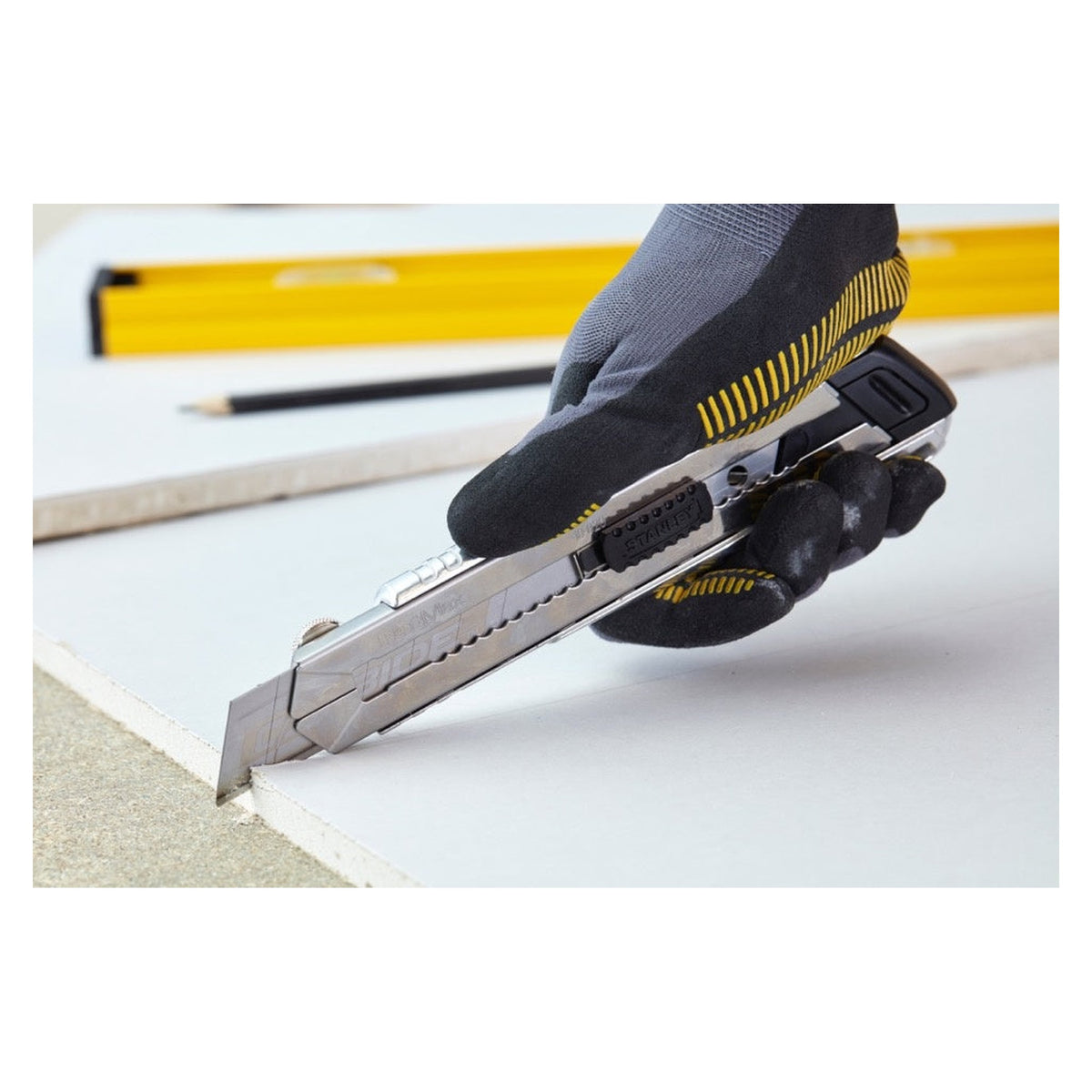 Stanley FatMax Pro 25mm snap off knife, view 2