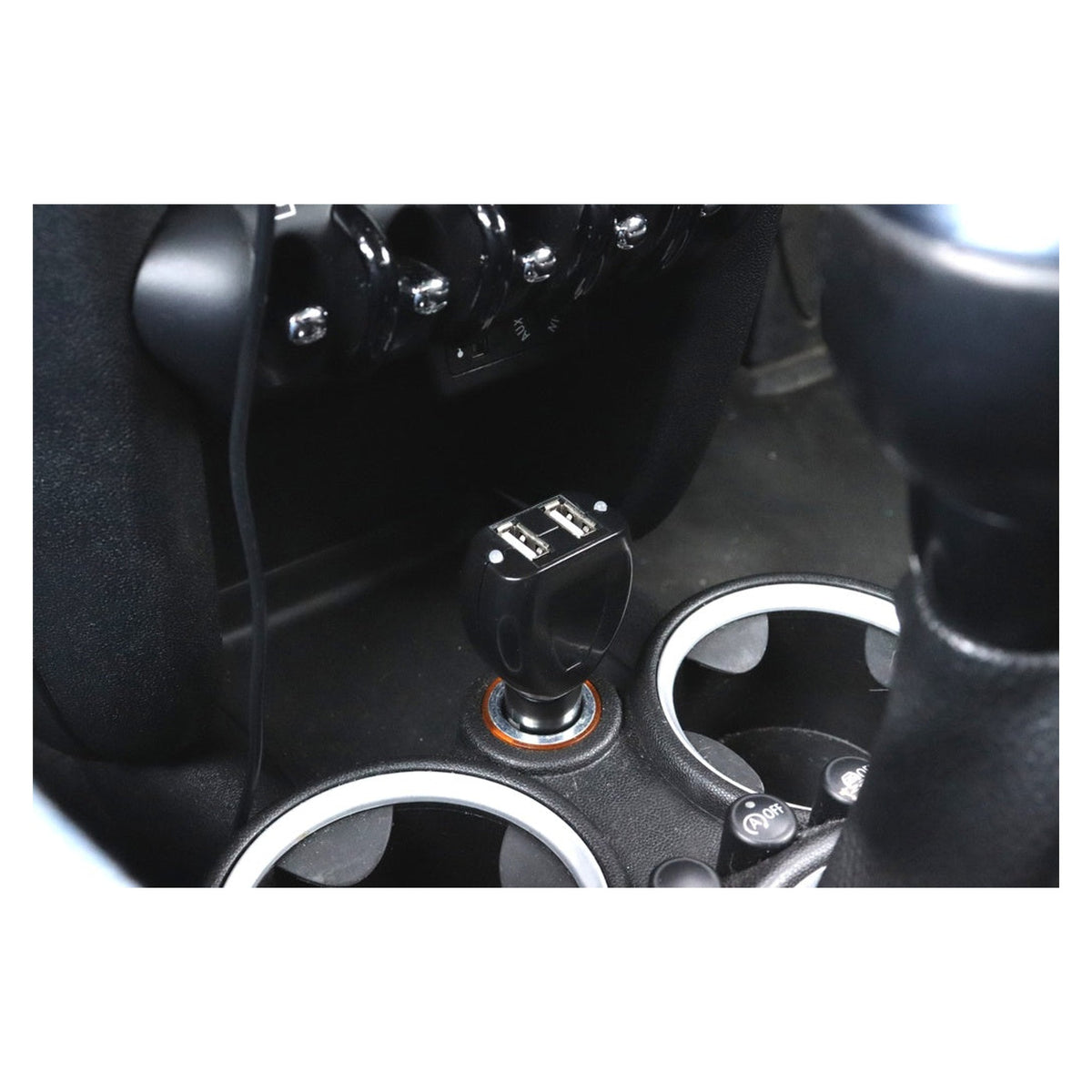 Streetwize 12V twin USB socket adaptor, view 2