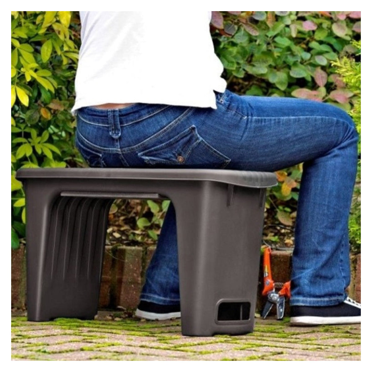 Ward green garden kneeler with padded kneeling area